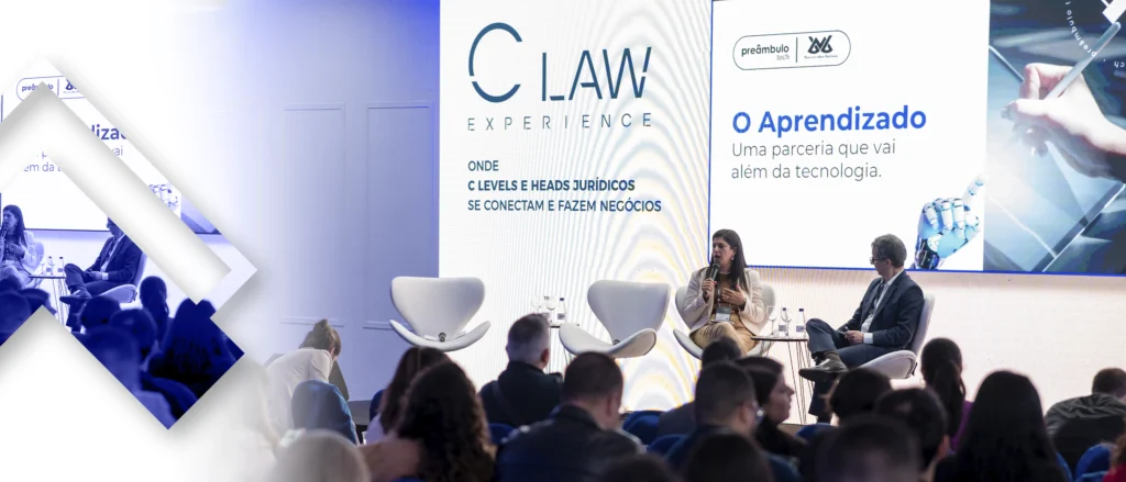 Painel no C-Law Experience com especialistas discutindo o uso de IA no setor jurídico