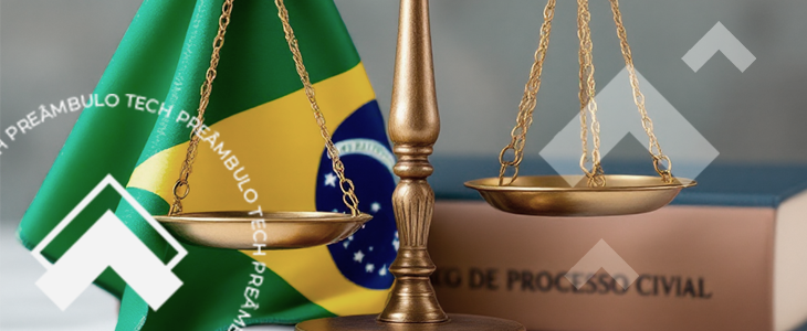 Balança da Justiça diante da bandeira do Brasil e do Código de Processo Civil, representando a isonomia no CPC