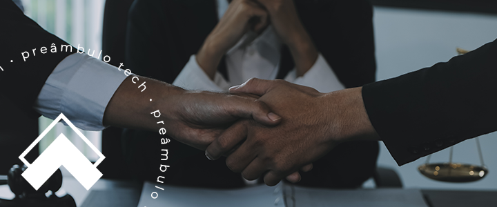 Audiência de mediação e conciliação no CPC ajudando a resolver conflitos de forma consensual