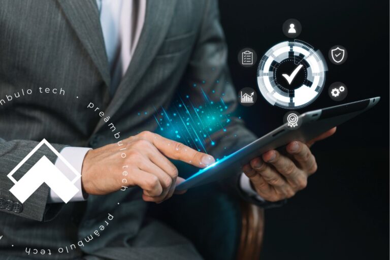 Advogado mexendo no tablet em uma das ferramentas da gestão de processos da Preâmbulo Tech.
