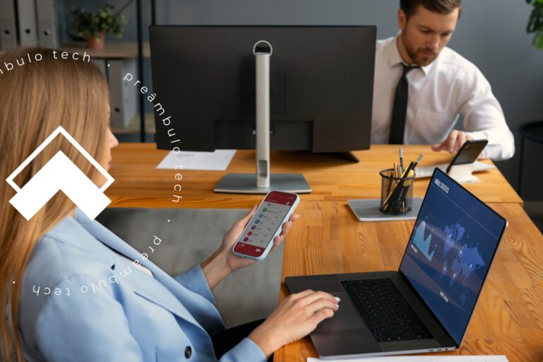 Advogados utilizando serviços para automatizar tarefas.